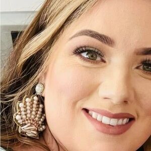 Chic Pearl Fan Earrings